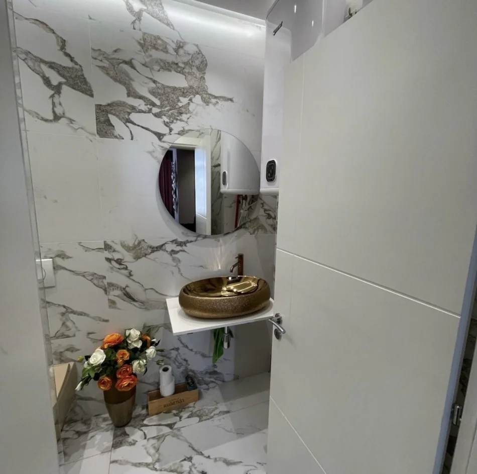 Tirane, jepet me qera apartament 1+1 Kati 6, 50 m² 700 € (Ish blloku)