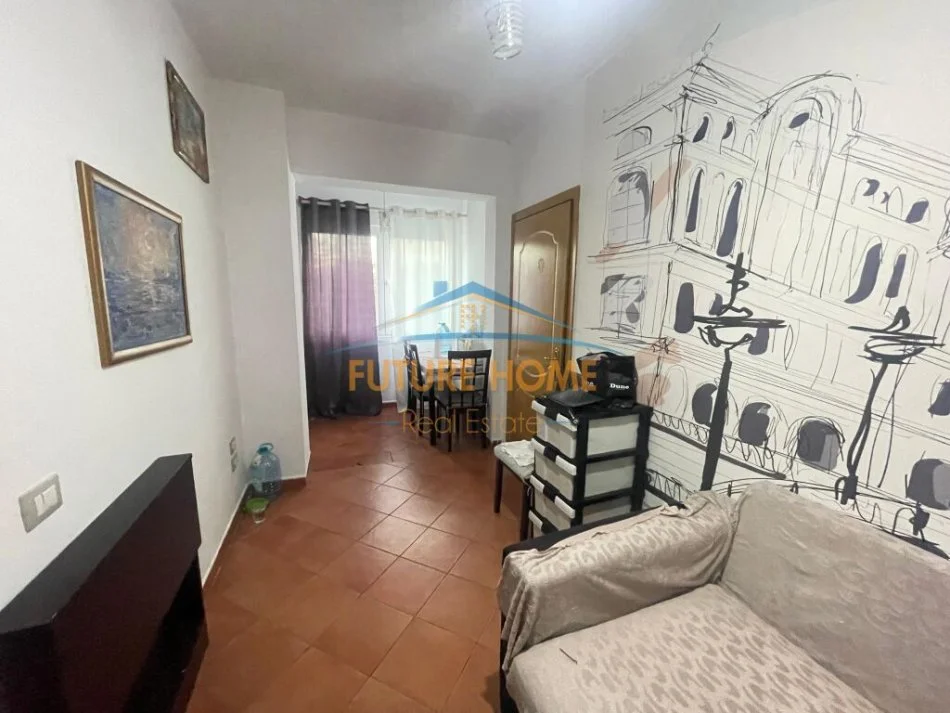 Tirane, shitet apartament 1+1+Ballkon Kati 1, 51 m² 105.000 € (Rruga e Kavajes)