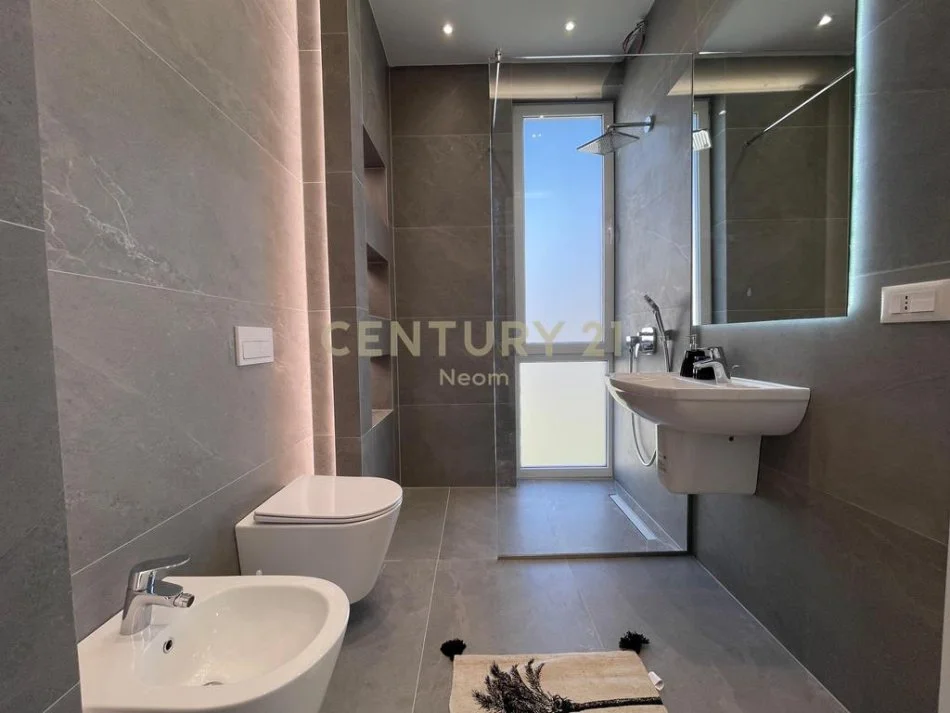 Tirane, jepet me qera apartament duplex 3+1+Aneks+Ballkon Kati 1, 193 m² 2.300 € (Forest Rezidenc)