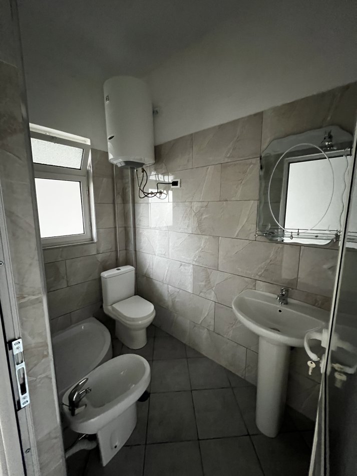 Tirane, jepet me qera apartament 1+1+Aneks+Ballkon Kati 1, 50 m² 230 € (Sabri Tofiku)