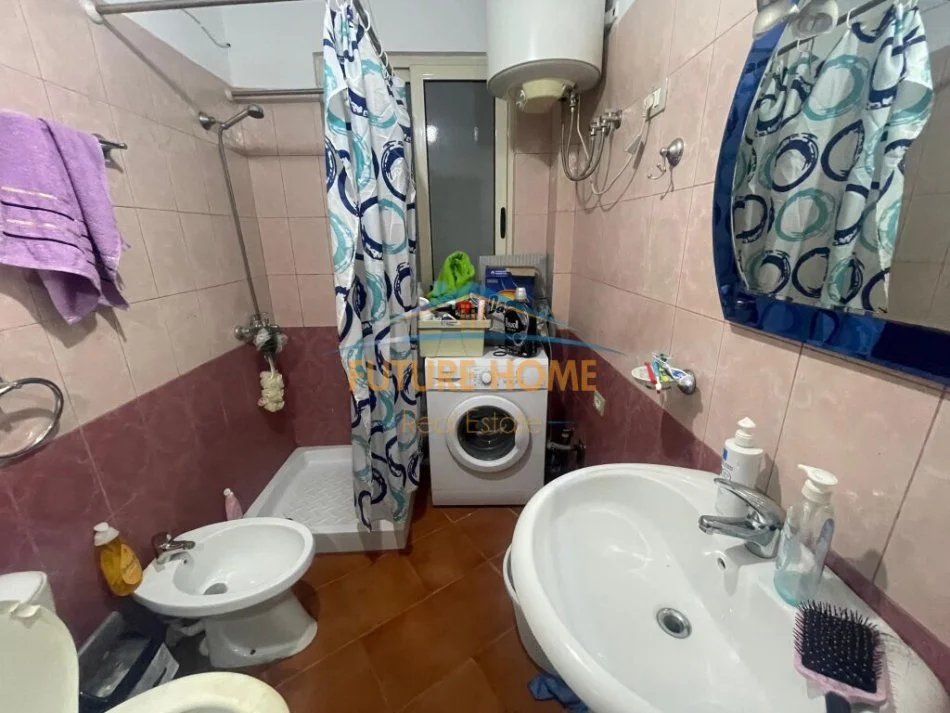 Tirane, shitet apartament 1+1+Ballkon Kati 1, 51 m² 105.000 € (Rruga e Kavajes)