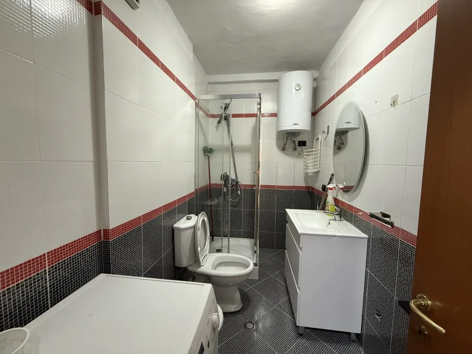 Tirane, jepet me qera apartament 2+1+Aneks+Ballkon Kati 5, 120 m² 750 € (Myslym shyri)