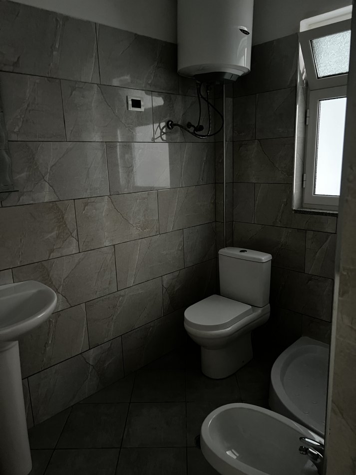 Tirane, jepet me qera apartament 1+1+Aneks+Ballkon Kati 1, 50 m² 230 € (Sabri Tofiku)