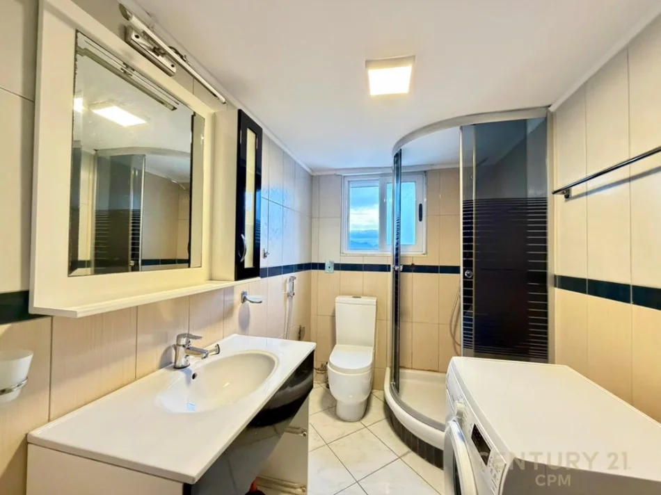 Tirane, jepet me qera apartament 2+1+Ballkon , 100 m² 650 € 