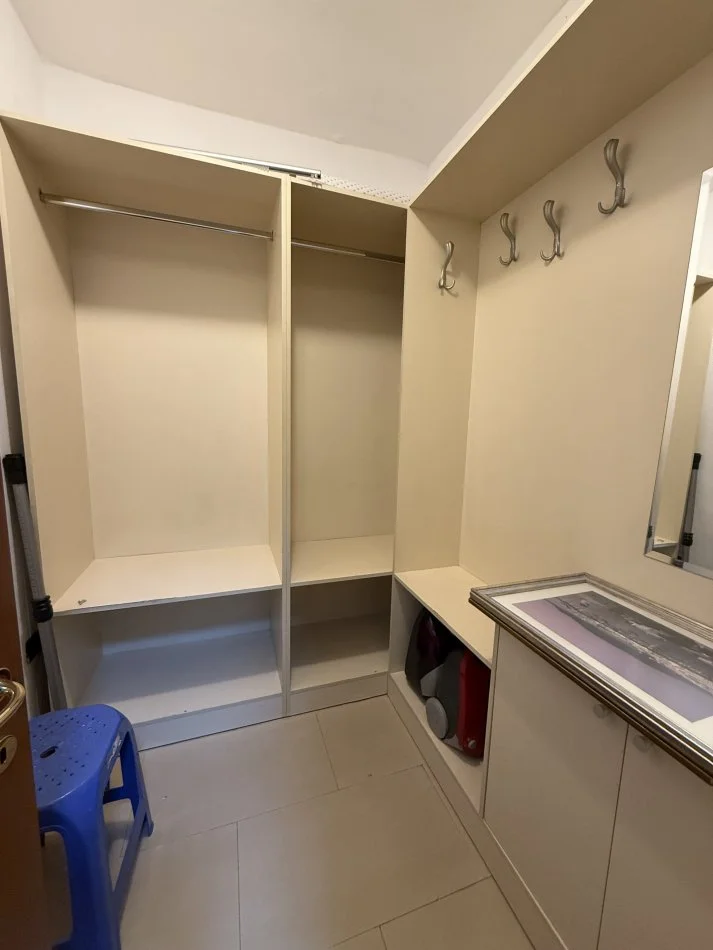 Tirane, jepet me qera apartament 2+1+Aneks+Ballkon Kati 5, 120 m² 750 € (Myslym shyri)