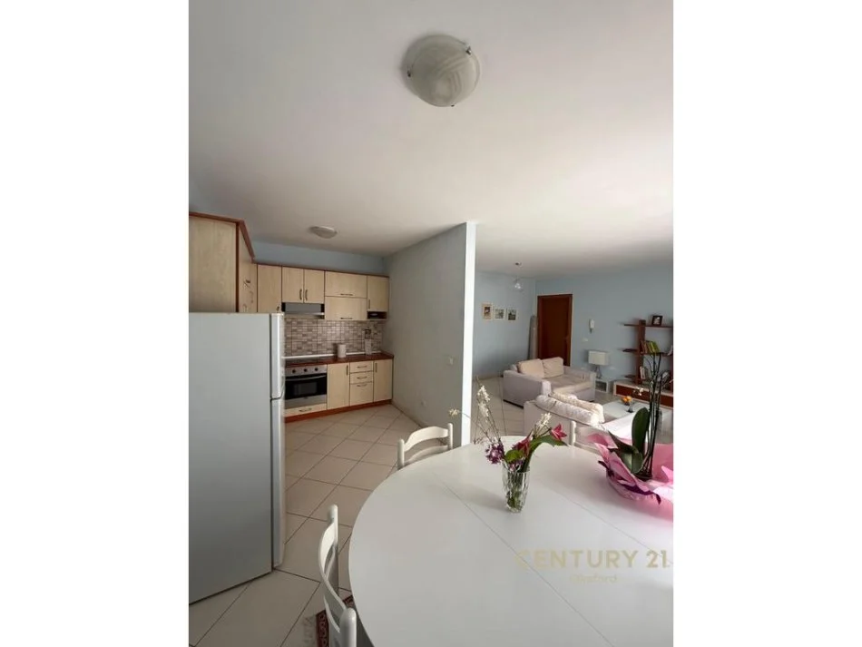Tirane, jepet me qera apartament 2+1 Kati 3, 115 m² 750 € 