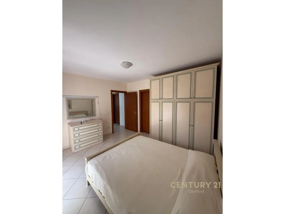Tirane, jepet me qera apartament 2+1 Kati 3, 115 m² 750 € 