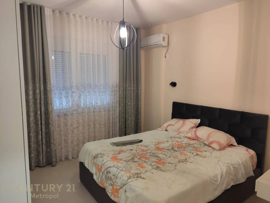 Tirane, jepet me qera apartament 1+1+Ballkon Kati 3, 79 m² 750 € 