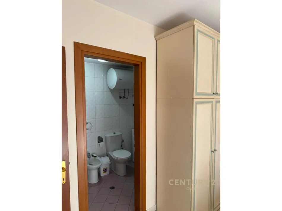 Tirane, jepet me qera apartament 2+1 Kati 3, 115 m² 750 € 