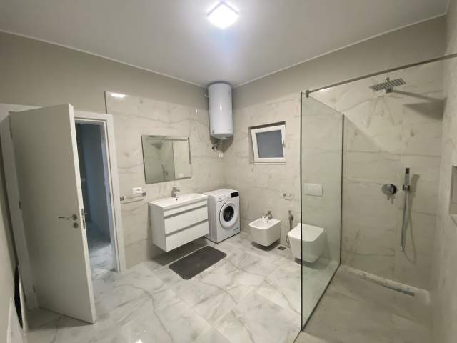Tirane, jepet me qera shtepi 2+1+A+BLK Kati 1, 90 m² 1.000 Euro (Vilat Gjermane)