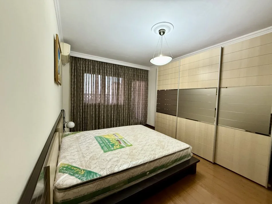 Tirane, jepet me qera apartament 2+1+Aneks+Ballkon Kati 5, 120 m² 750 € (Myslym shyri)