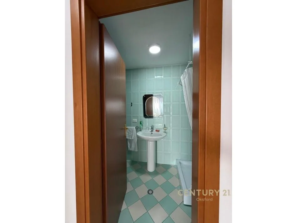 Tirane, jepet me qera apartament 2+1 Kati 3, 115 m² 750 € 