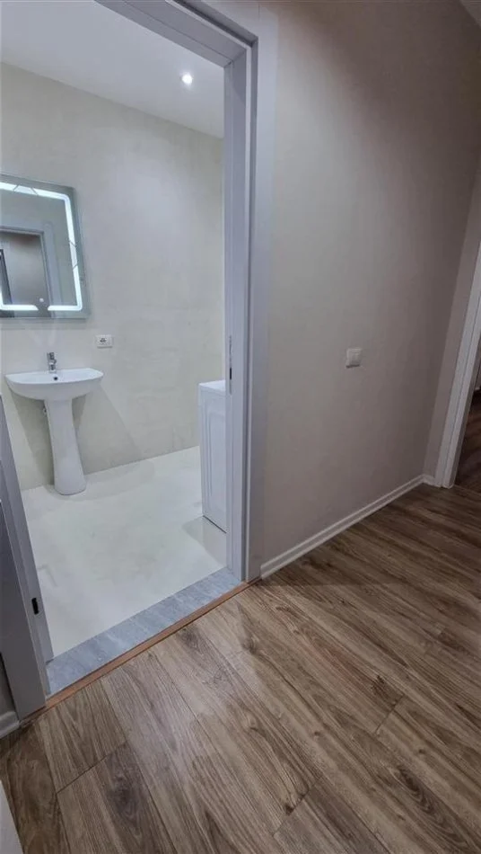 Tirane, jepet me qera apartament 1+1 Kati 7, 60 m² 530 € (Don Bosko shkolla Qazim Turdiu)
