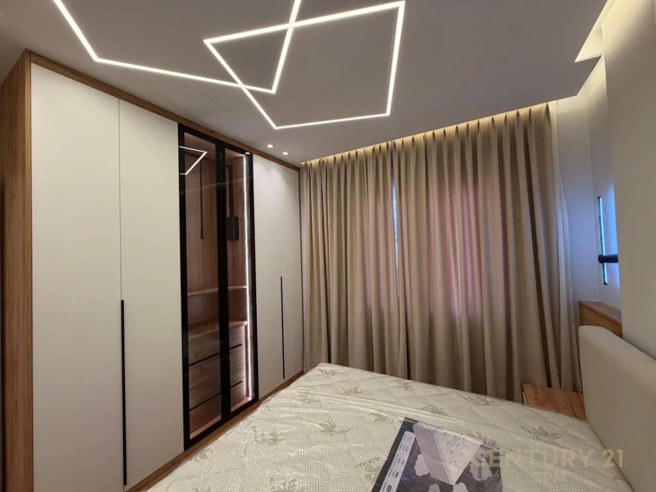 Tirane, jepet me qera apartament 2+1+Ballkon Kati 3, 85 m² 550 € 