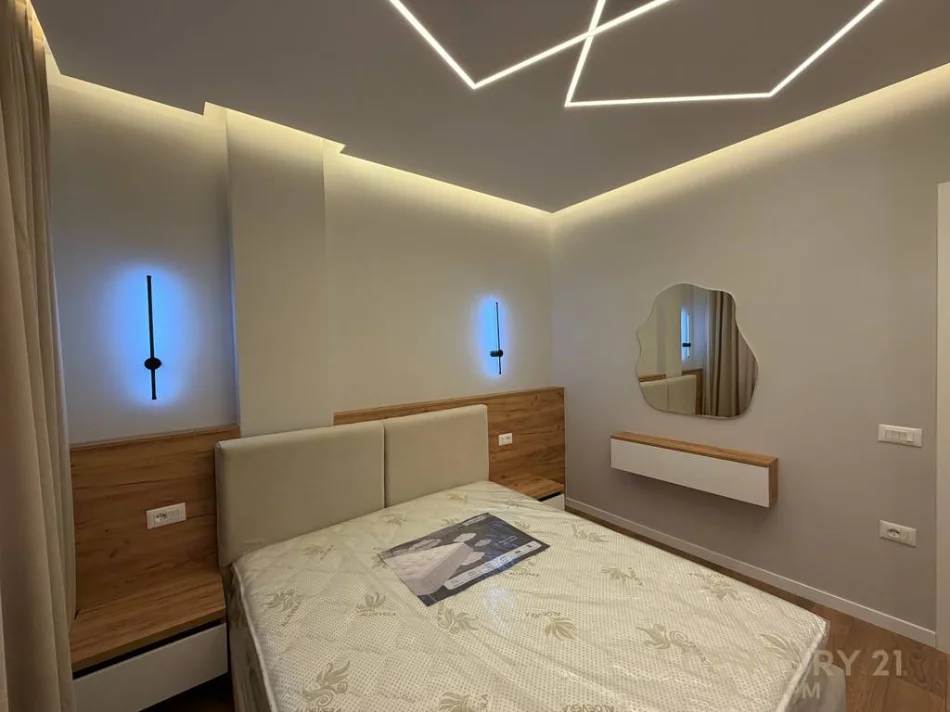 Tirane, jepet me qera apartament 2+1+Ballkon Kati 3, 85 m² 550 € 