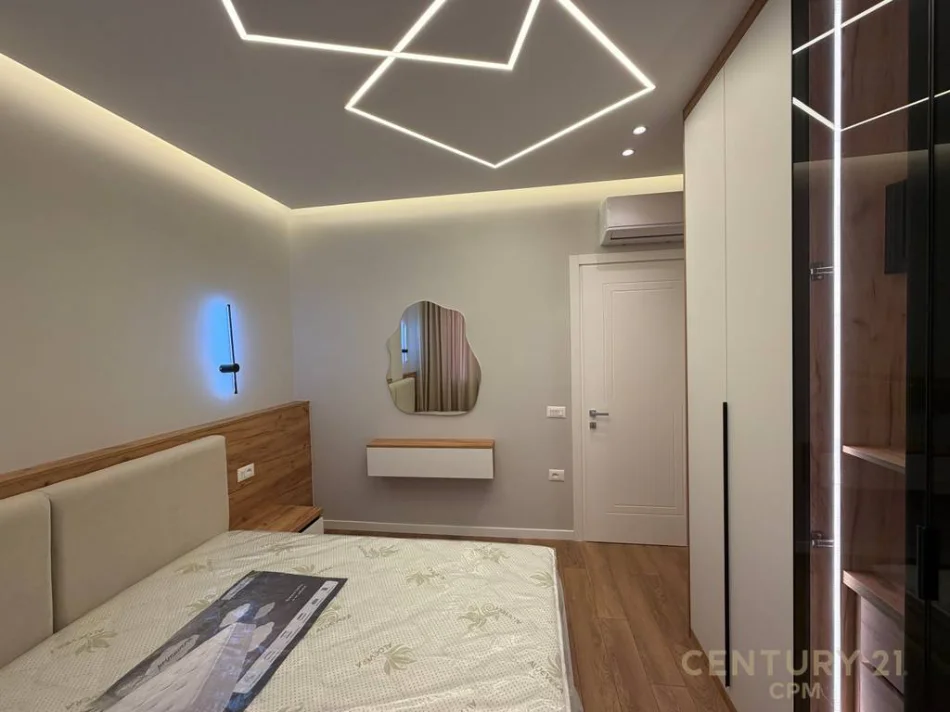 Tirane, jepet me qera apartament 2+1+Ballkon Kati 3, 85 m² 550 € 