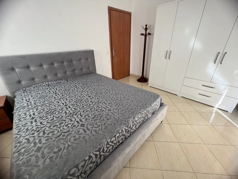 Tirane, jepet me qera apartament 2+1+Ballkon Kati 8, 1 m² (Aleksandri i madh)
