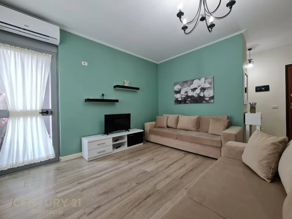 Tirane, jepet me qera apartament 1+1+Ballkon Kati 3, 75 m² 400 € 
