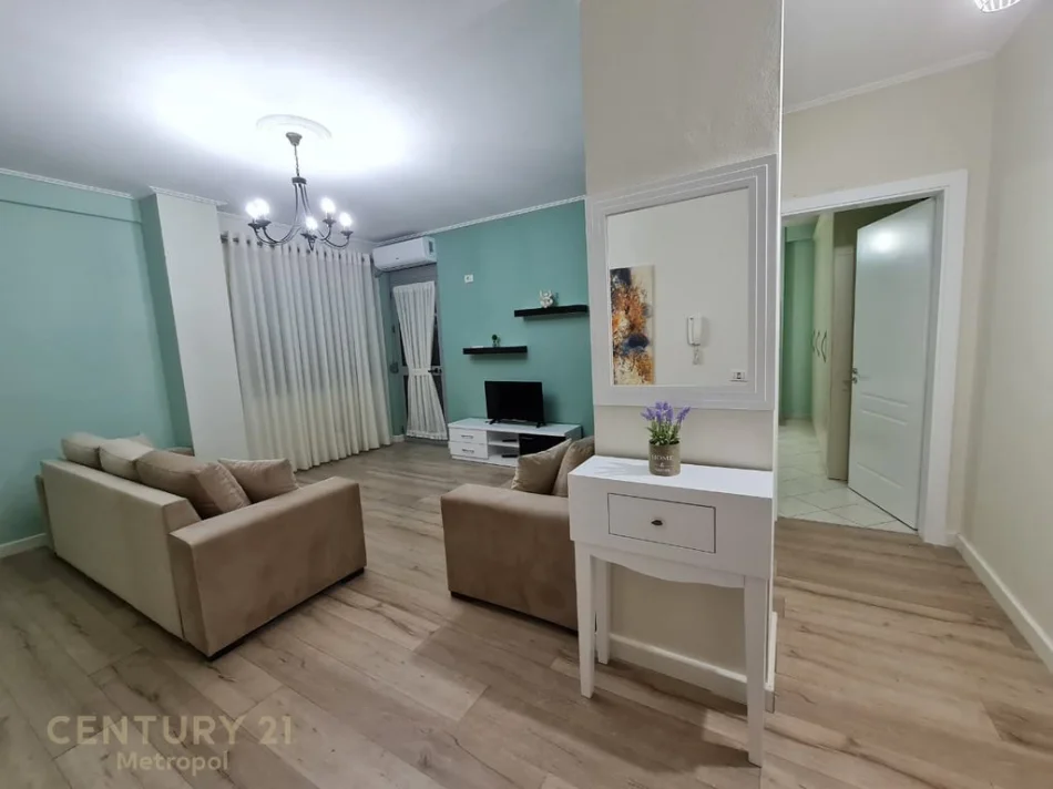 Tirane, jepet me qera apartament 1+1+Ballkon Kati 3, 75 m² 400 € 