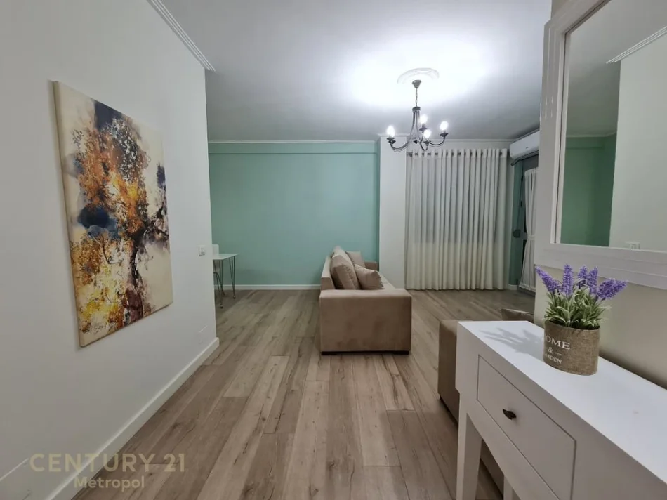 Tirane, jepet me qera apartament 1+1+Ballkon Kati 3, 75 m² 400 € 