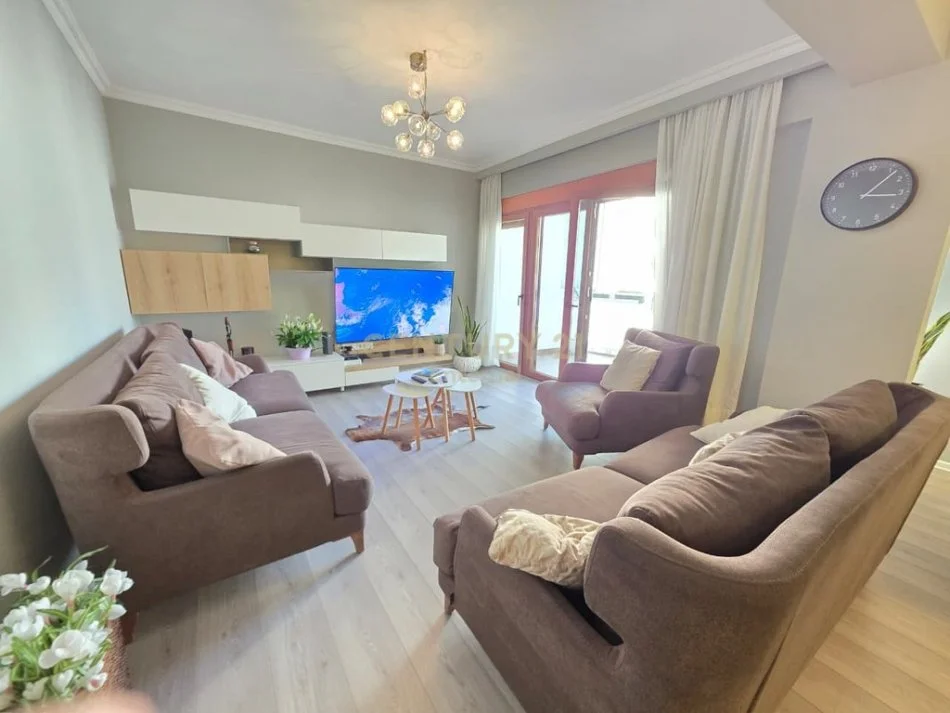 Tirane, jepet me qera apartament 2+1 Kati 6, 120 m² 1.500 € 