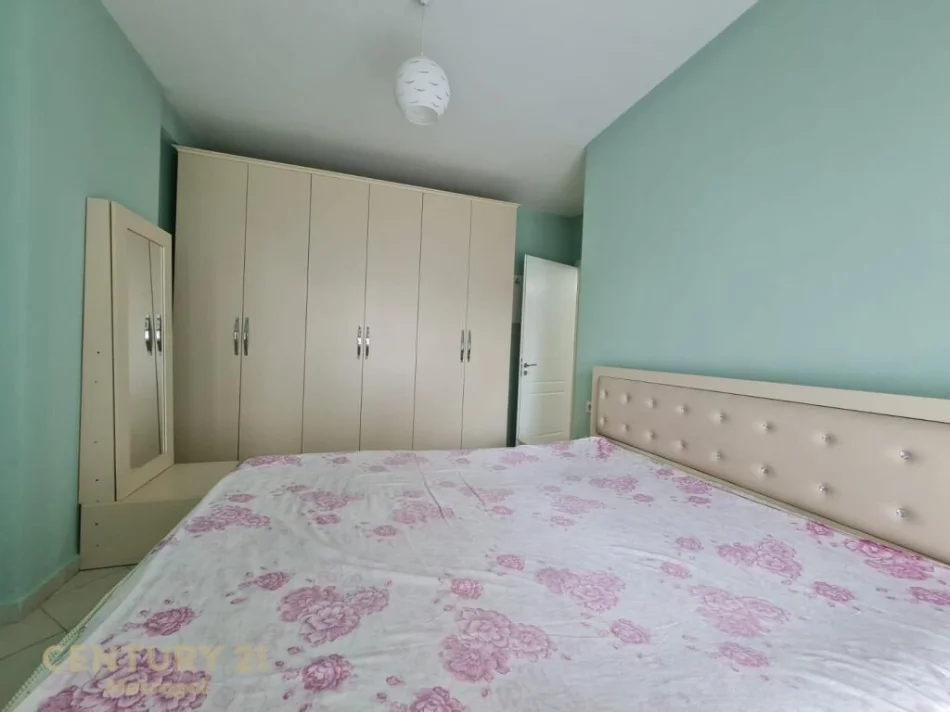Tirane, jepet me qera apartament 1+1+Ballkon Kati 3, 75 m² 400 € 