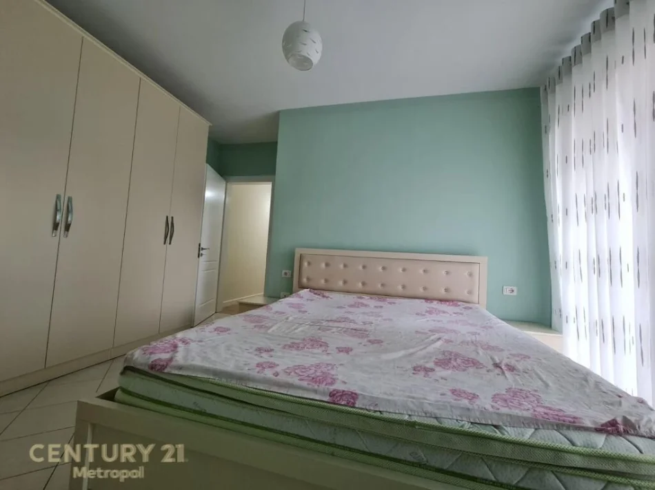Tirane, jepet me qera apartament 1+1+Ballkon Kati 3, 75 m² 400 € 