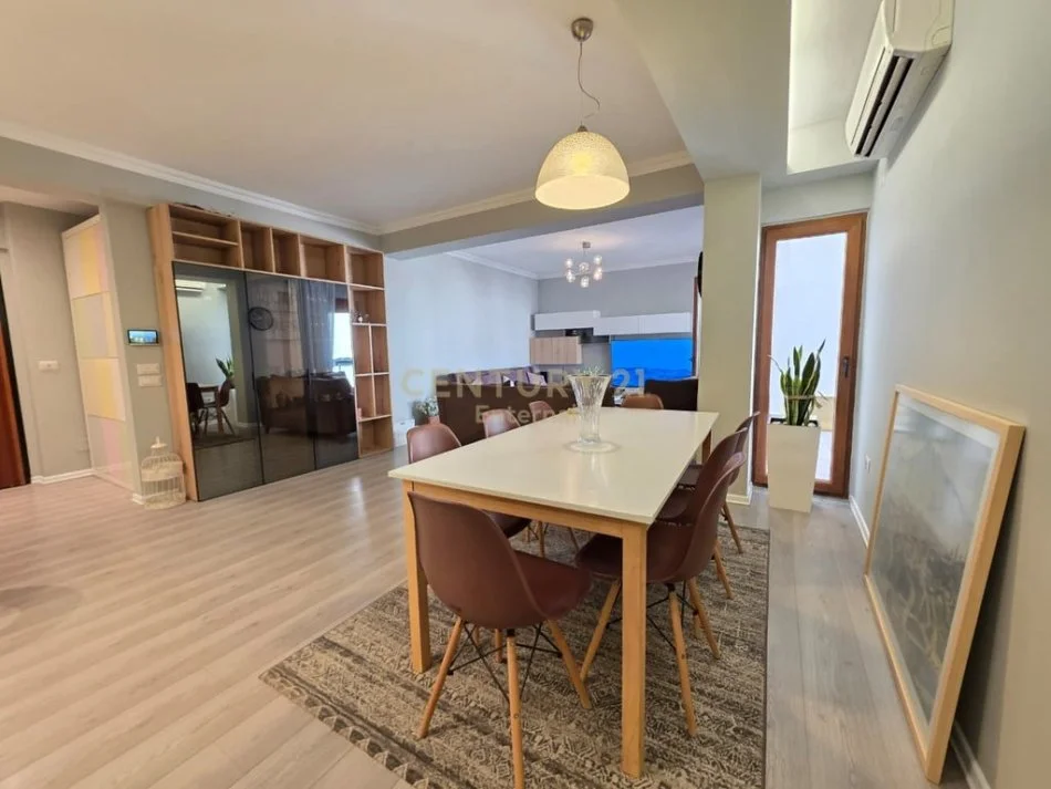 Tirane, jepet me qera apartament 2+1 Kati 6, 120 m² 1.500 € 