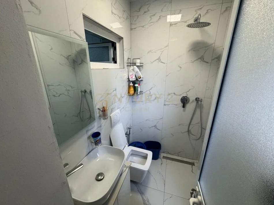 Tirane, jepet me qera apartament 2+1+Aneks+Ballkon Kati 2, 113 m² 700 € (Laprake)