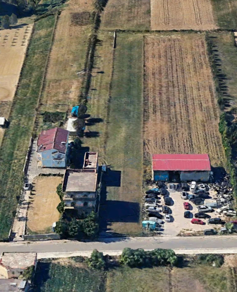 Tirane, shitet toke , 2.800 m² 140.000 € (Domje)