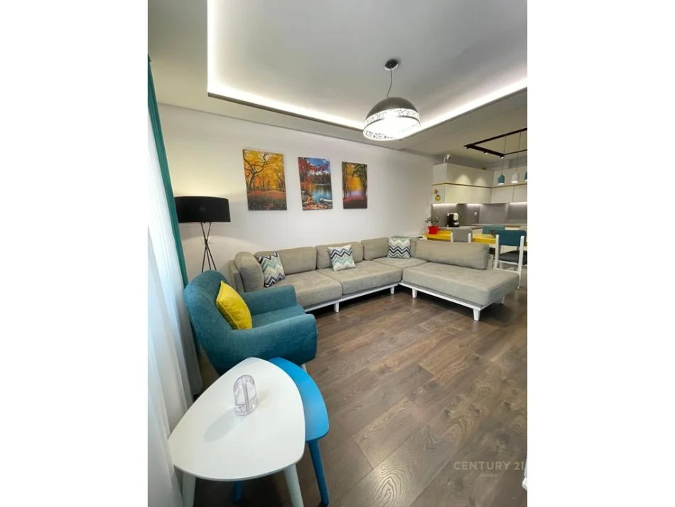 Tirane, jepet me qera apartament 2+1 Kati 4, 120 m² 650 € 