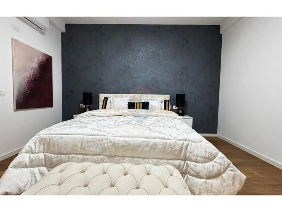 Tirane, shitet apartament 1+1+Ballkon , 66 m² (Komuna e Parisit)