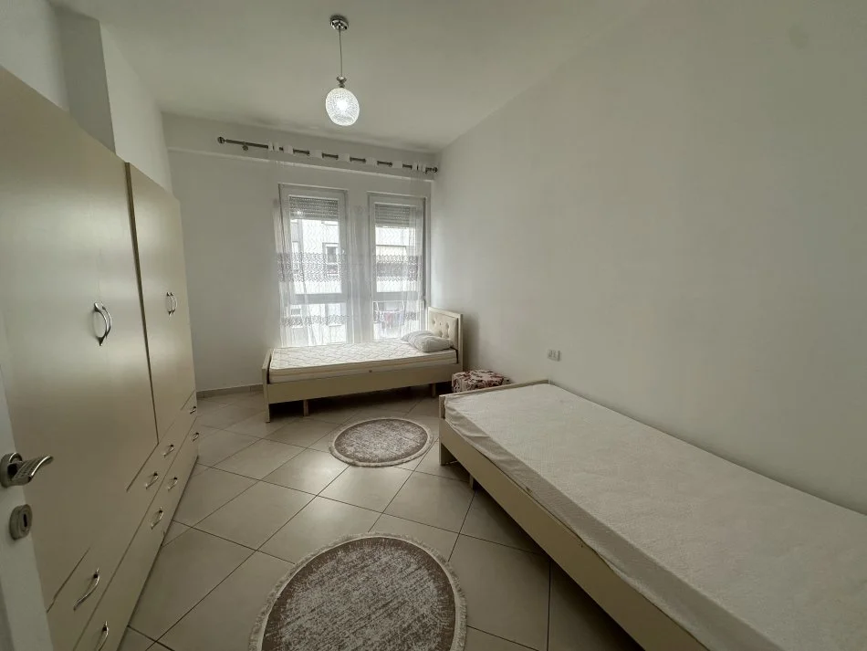 Tirane, jepet me qera apartament 2+1+Ballkon , 102 m² 50000 Lek (Rruga 5 maji)