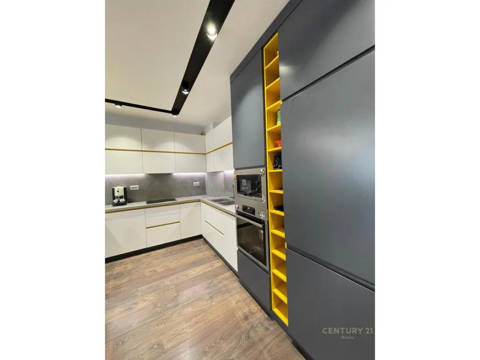 Tirane, jepet me qera apartament 2+1 Kati 4, 120 m² 650 € 