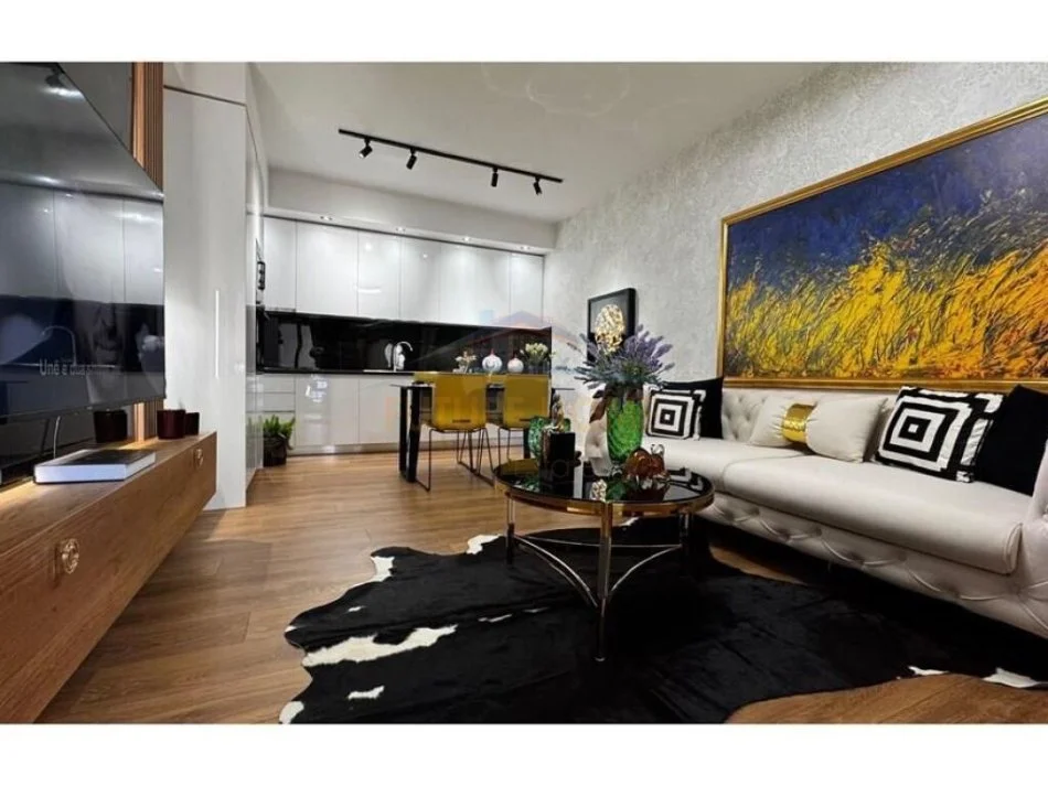 Tirane, shitet apartament 1+1+Ballkon , 66 m² (Komuna e Parisit)