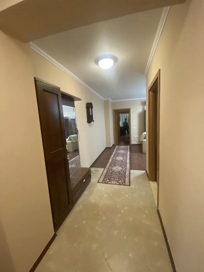 Tirane, jepet me qera apartament 2+1+Ballkon Kati 2, 120 m² 450 € (Rruga idriz dollaku)