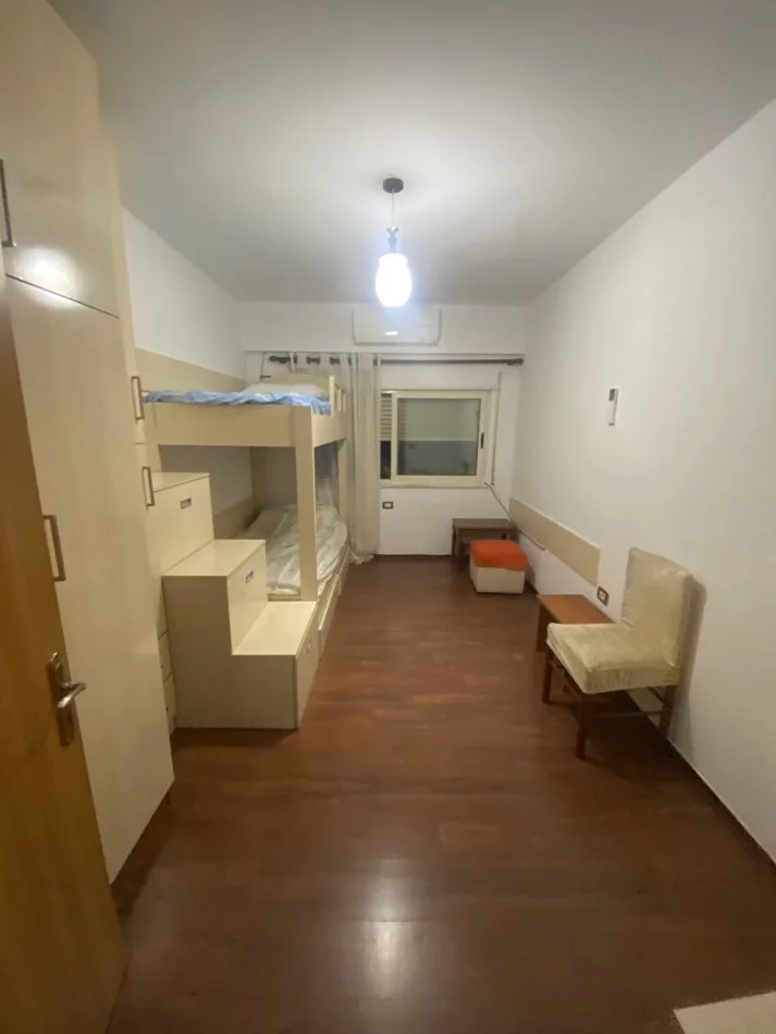 Tirane, jepet me qera apartament 2+1+Ballkon Kati 2, 120 m² 450 € (Rruga idriz dollaku)