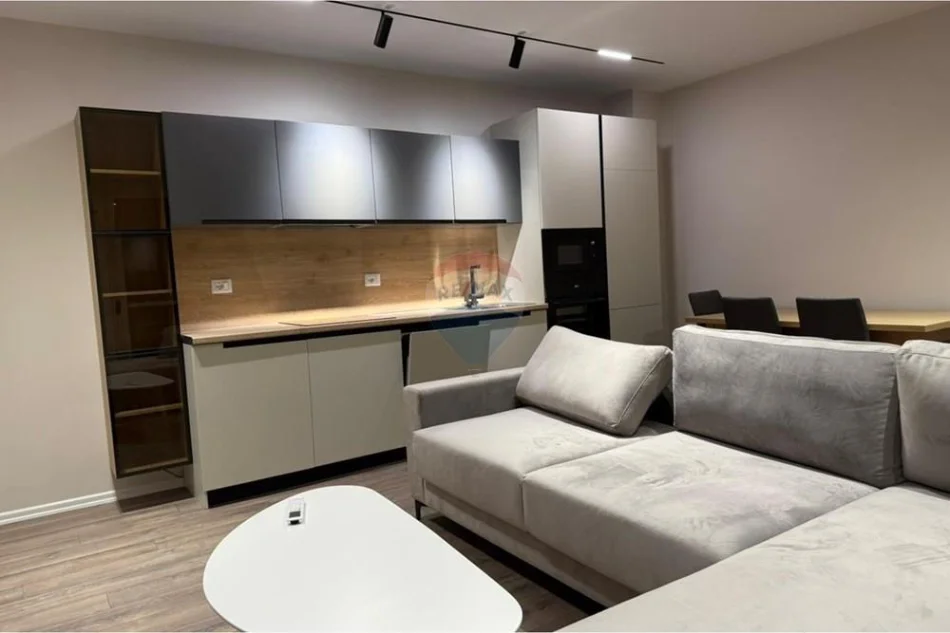 Tirane, shitet apartament 1+1+Ballkon , 74 m² 185.000 € (Komuna e Parisit)