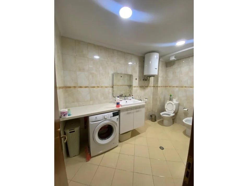 Tirane, jepet me qera apartament 2+1+Aneks+Ballkon Kati 5, 120 m² 600 € (Zogu i Zi)