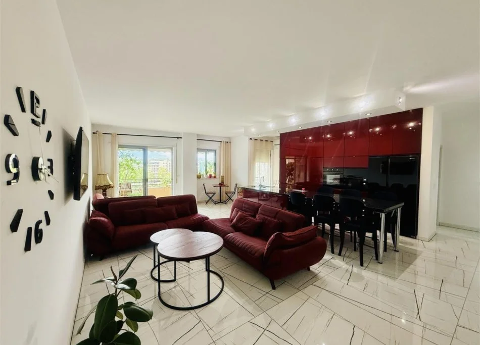 Tirane, jepet me qera apartament 2+1+Ballkon Kati 4, 130 m² 1.000 € (Liqeni i Thate, Tirane)