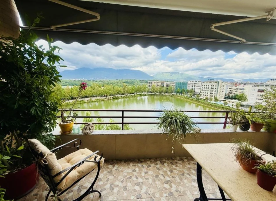 Tirane, jepet me qera apartament 2+1+Ballkon Kati 4, 130 m² 1.000 € (Liqeni i Thate, Tirane)