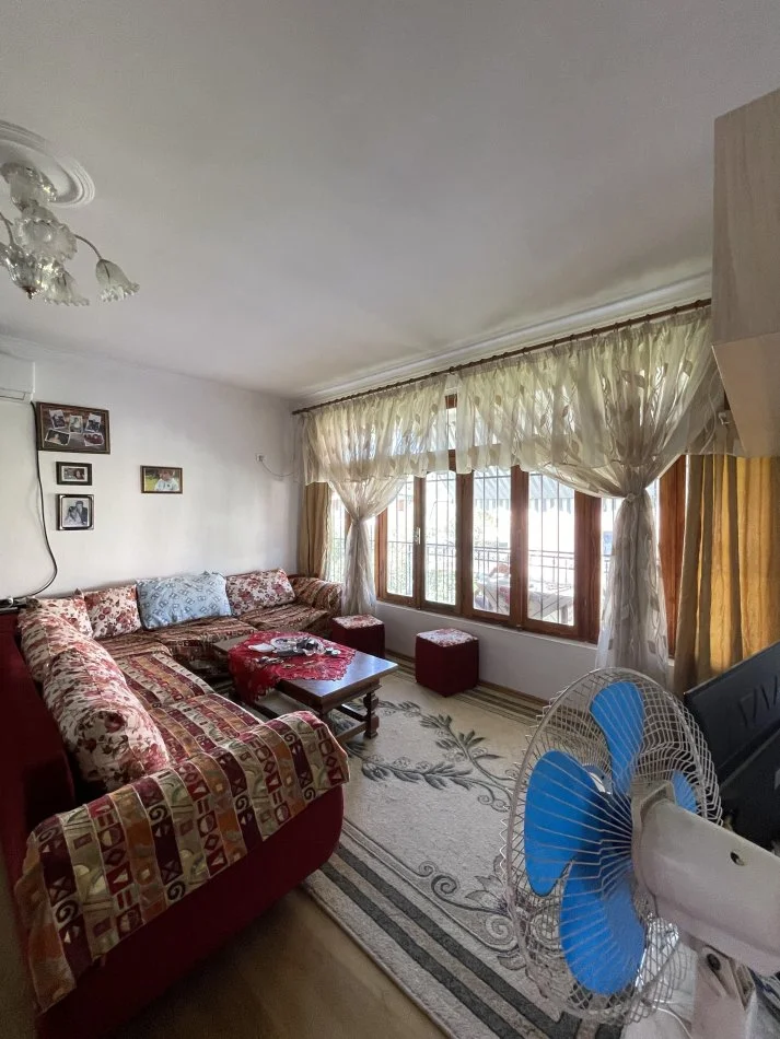 Tirane, jepet me qera apartament 2+1+Ballkon Kati 2, 100 m² 350 € (Selite)