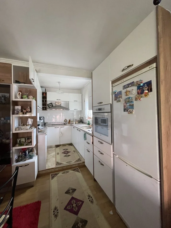 Tirane, jepet me qera apartament 2+1+Ballkon Kati 2, 100 m² 350 € (Selite)