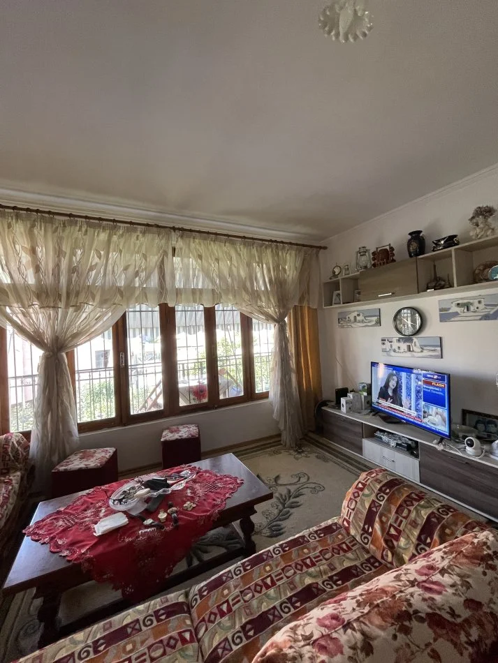 Tirane, jepet me qera apartament 2+1+Ballkon Kati 2, 100 m² 350 € (Selite)