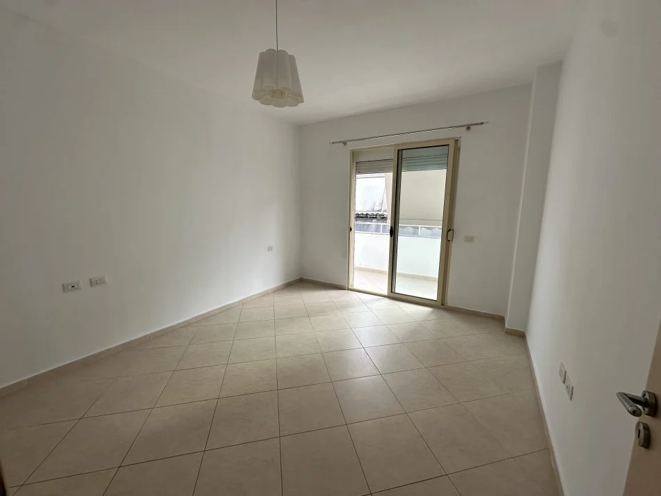 Tirane, jepet me qera apartament 1+1+Ballkon Kati 4, 73 m² 420 € (Rruga Bilal Sina)