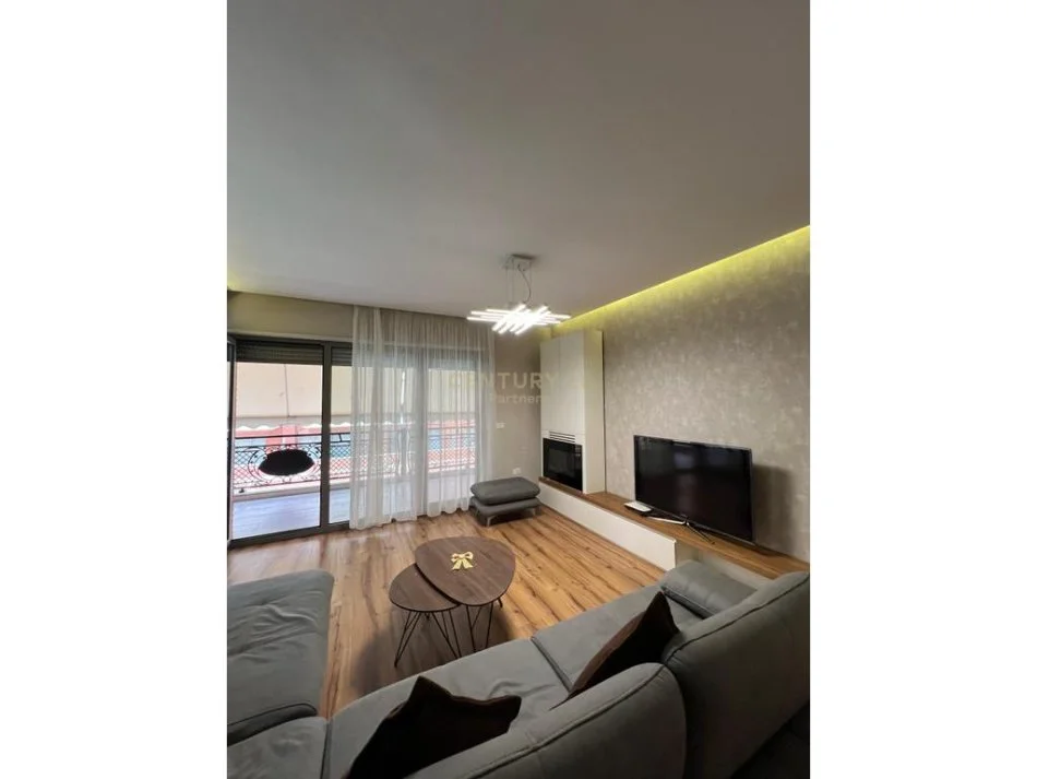 Tirane, jepet me qera apartament 2+1 Kati 2, 120 m² 1.100 € 
