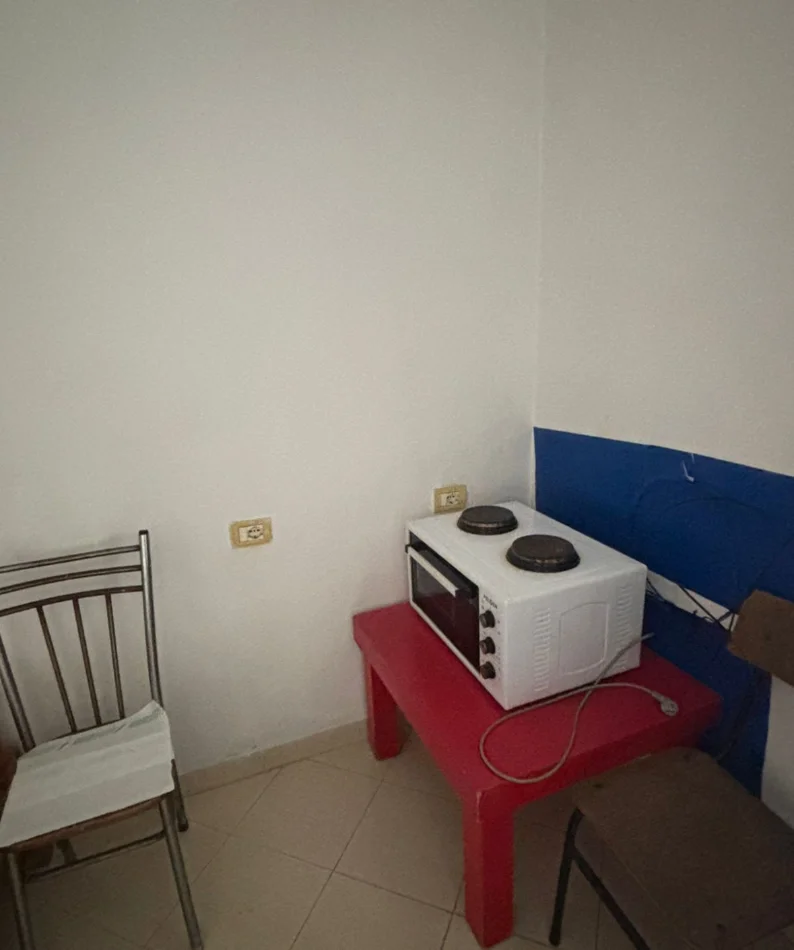 Tirane, jepet me qera garsonier 1+1 Kati 2, 25 m² 220 € (Bujar Bishanaku Tirane Laprake)