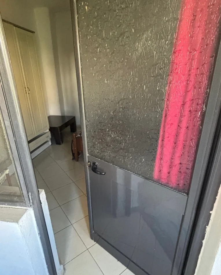 Tirane, jepet me qera garsonier 1+1 Kati 2, 25 m² 220 € (Bujar Bishanaku Tirane Laprake)