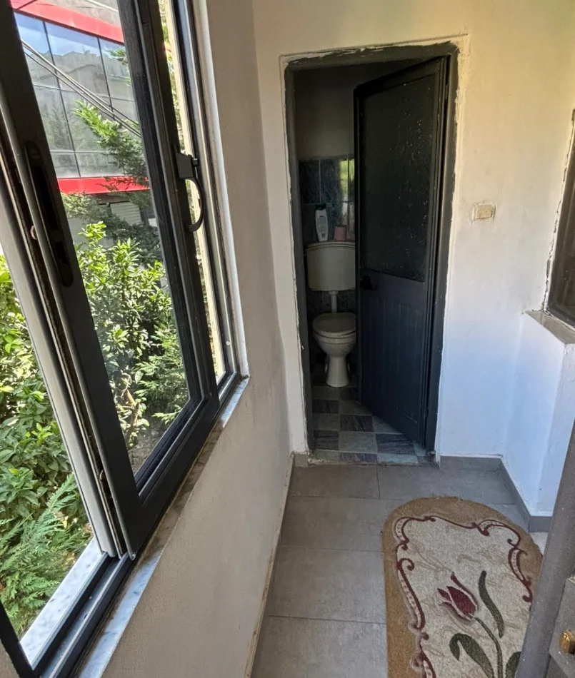Tirane, jepet me qera garsonier 1+1 Kati 2, 25 m² 220 € (Bujar Bishanaku Tirane Laprake)
