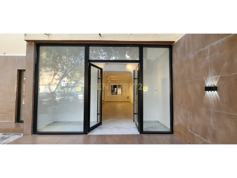 Tirane, jepet me qera ambjent biznesi Kati 0, 70 m² 2.000 € 